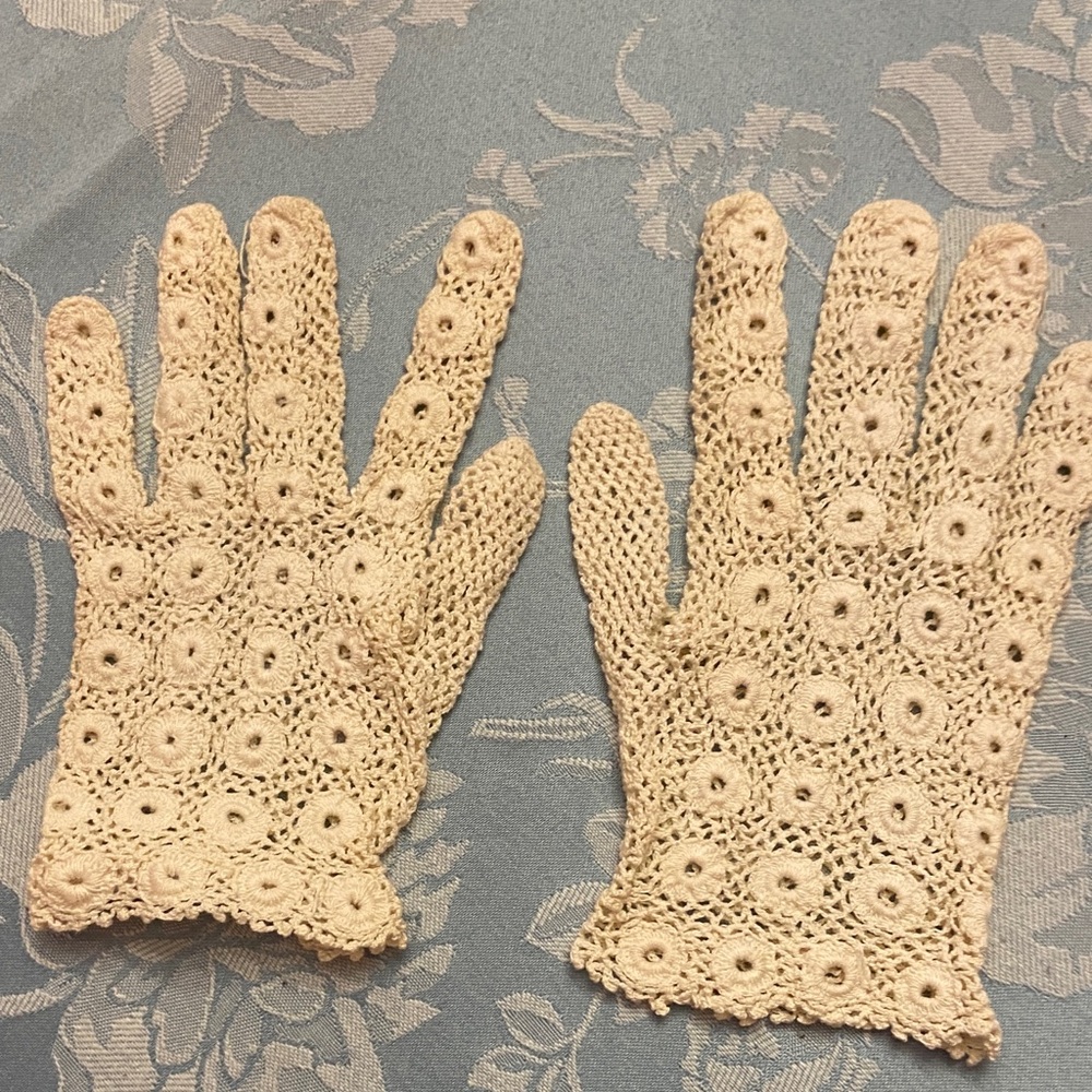Vintage Elegant Cream Crochet Gloves OS